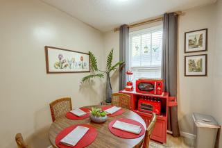 < 1 Mi to Dtwn Texarkana: Couple's Retreat w/ Yard - 4