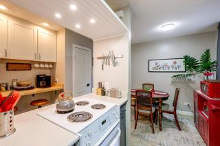 < 1 Mi to Dtwn Texarkana: Couple's Retreat w/ Yard - 1
