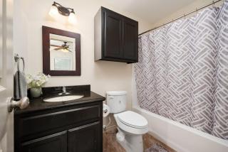 Nest at Hummingbird 3 w King bed free parking Patio - 3