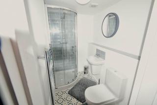 1 Bed apartment / free parking/castle donington - 8