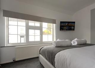 1 Bed apartment / free parking/castle donington - 1