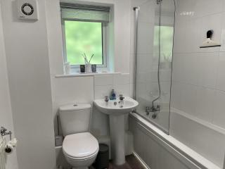The Aldridge 2 Bedroom Apartment with FREE parking - 8