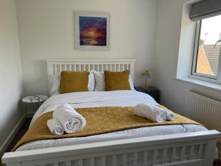 The Aldridge 2 Bedroom Apartment with FREE parking - 3