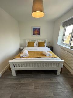 The Aldridge 2 Bedroom Apartment with FREE parking - 2
