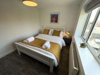 The Aldridge 2 Bedroom Apartment with FREE parking - 1