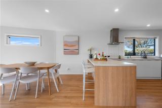 Private Family 4BR Home Near Airport - Sleeps 7 - Free Parking - 2