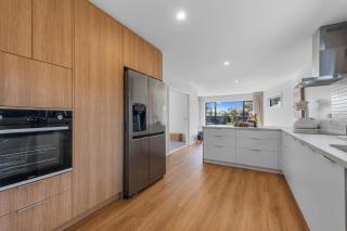 Private Family 4BR Home Near Airport - Sleeps 7 - Free Parking - 7