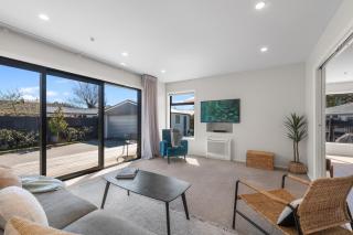 Private Family 4BR Home Near Airport - Sleeps 7 - Free Parking - 6