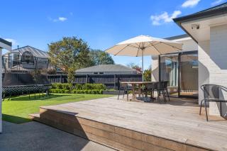 Private Family 4BR Home Near Airport - Sleeps 7 - Free Parking - 9