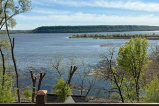 River Views & Fire Pit! Luxe Maiden Rock Retreat - 6