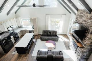 Cedar Ridge - Hot Tub - Game Room - Pond & Kayaks - EV Charging Fishing Swimming and More - 9