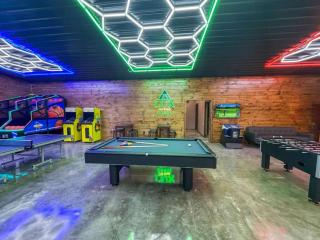Cedar Ridge - Hot Tub - Game Room - Pond & Kayaks - EV Charging Fishing Swimming and More - 6