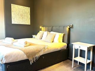 Spacious 3 bed flat / sleeps 8/parking - 7