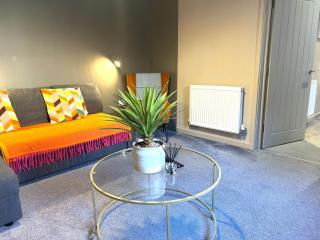 Spacious 3 bed flat / sleeps 8/parking - 5