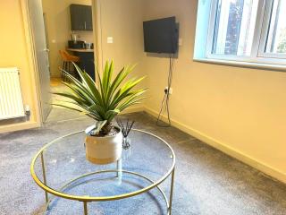 Spacious 3 bed flat / sleeps 8/parking - 4