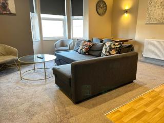 Modern 2 bed apartment / sleeps 6 / Long stay - 0