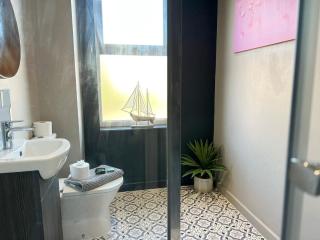 Modern 2 bed apartment / sleeps 6 / Long stay - 6