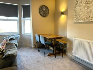 Modern 2 bed apartment / sleeps 6 / Long stay - 3