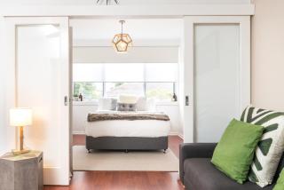 Bright & Modern 2 Bed in St Kilda East - 3