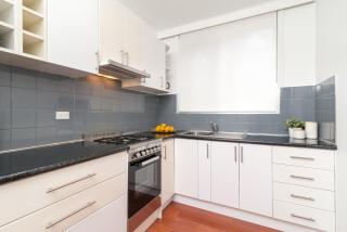 Bright & Modern 2 Bed in St Kilda East - 2