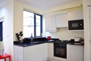 2 Bedroom House Near City Centre - 8