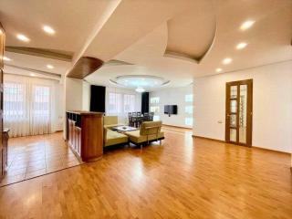 Exclusive North Avenue 2-Bedroom Apartment in the Heart of Yerevan with Balcony & City Views - Jerevan - 2