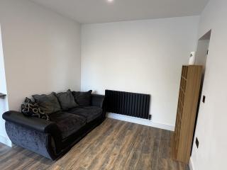 1 Bed Flat w/parking / Near Glenfield Hospital - 1