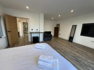 1 Bed Flat w/parking / Near Glenfield Hospital - 3