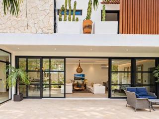 Elegant 4 Bedroom Villa, Gated Access & Personalized Concierge - 2