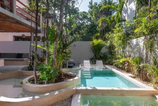Twin Villas 8BR, Concierge, Gated ,Jacuzzi, Paddle court - 0