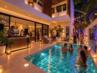 Luxe 8BR Double Villa, Gated, Patio & Pool - 9