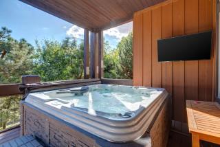 Summit & Slide Adventure Lodge - 8