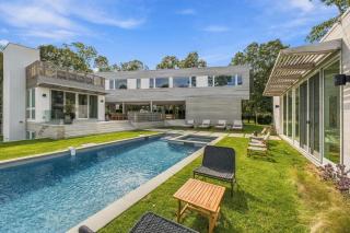 RoveTravel - Lincoln Villa - Home with Pool & Hot Tub - 0