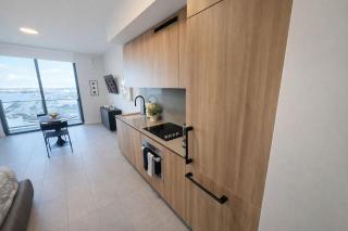 Luxury High Floor and Balcony Studio 2000 Near Metr - 2
