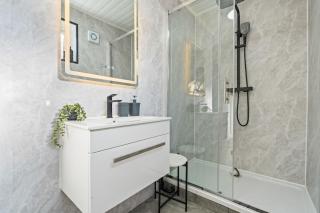 Jameson House - Sleeps 7 - Free Parking - 6