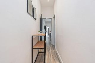 Jameson House - Sleeps 7 - Free Parking - 1