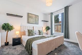 Jameson House - Sleeps 7 - Free Parking - 4