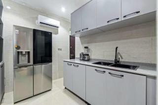 Stunning 2 bedroom apartment with pool Ikoyi - 4