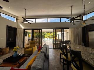 Tropical Escape 3 BR Private Pool lawn Fenced - 3