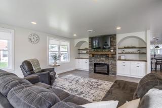 Hot Tub & Fenced Yard! Family Escape in Lancaster - 4
