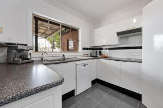 The Laneway - 3BR, Pet Friendly, Walk to CBD - 1