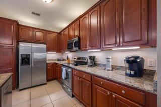 Amazing 4BR at Vista Cay with Gorgeous Lake View - 2