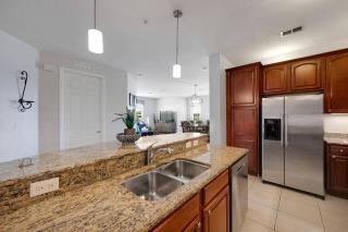 Amazing 4BR at Vista Cay with Gorgeous Lake View - 1