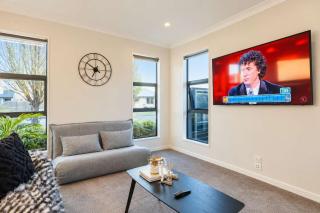 Elegant 3BR Home on Mustang Avenue - 4
