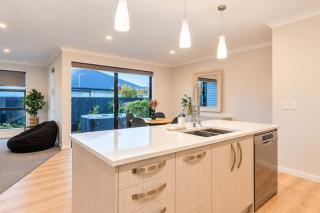 Elegant 3BR Home on Mustang Avenue - 2