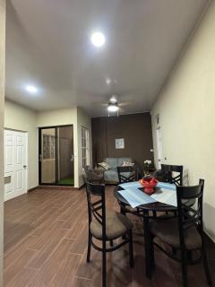 Cozy 2BR Apt in Santa Ana, AC, Parking & Wifi - 0