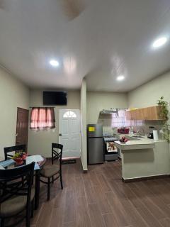 Cozy 2BR Apt in Santa Ana, AC, Parking & Wifi - 9
