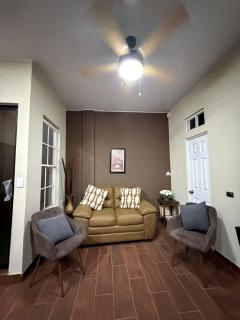 Cozy 2BR Apt in Santa Ana, AC, Parking & Wifi - 6