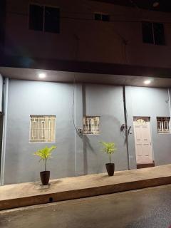 Cozy 2BR Apt in Santa Ana, AC, Parking & Wifi - 1