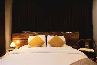 Lush 2 bedroom apartment with Pool Gym Restaurant Bar Lounge and More - 7